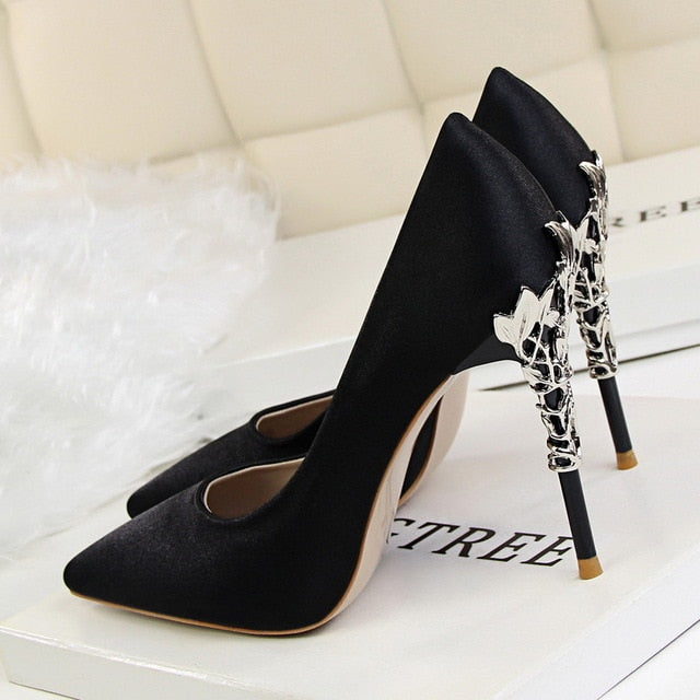 Elegant Metal Carved Silk High Heel Women Pumps